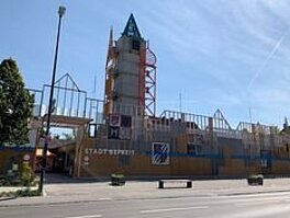 Bild der Häuserfassade einer Stadt